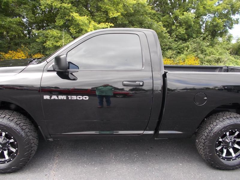 RAM 1500 4WD Reg Cab 120.5" ST 2012