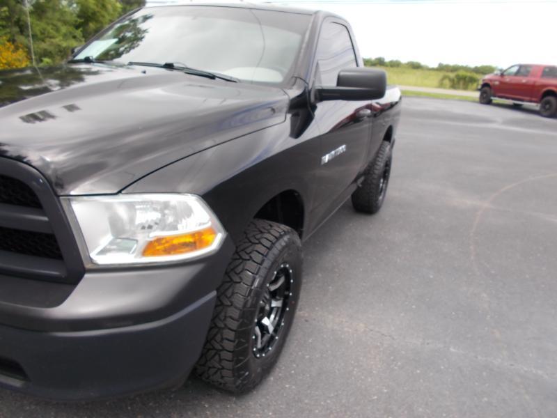 RAM 1500 4WD Reg Cab 120.5" ST 2012