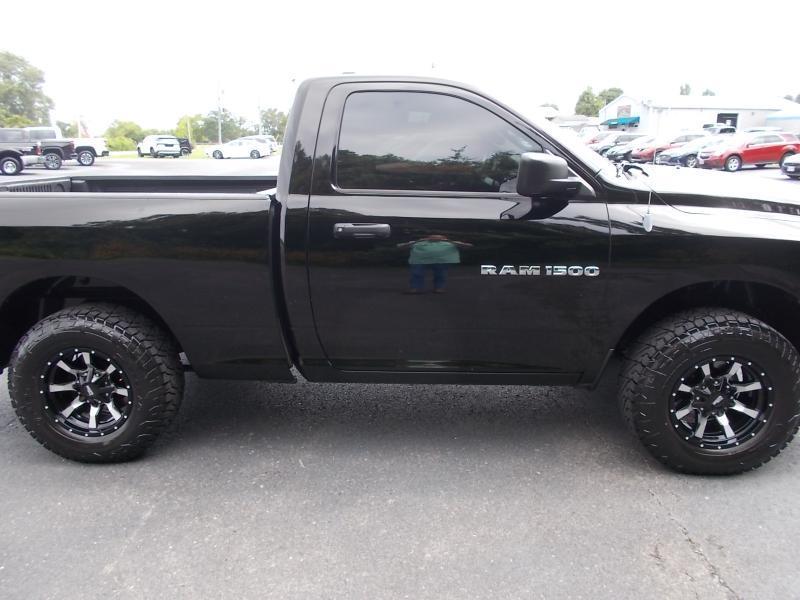 RAM 1500 4WD Reg Cab 120.5" ST 2012