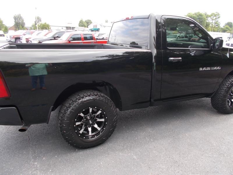 RAM 1500 4WD Reg Cab 120.5" ST 2012