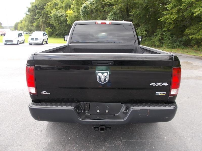 RAM 1500 4WD Reg Cab 120.5" ST 2012