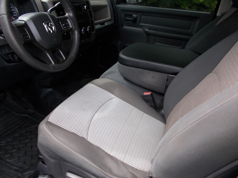 RAM 1500 4WD Reg Cab 120.5" ST 2012