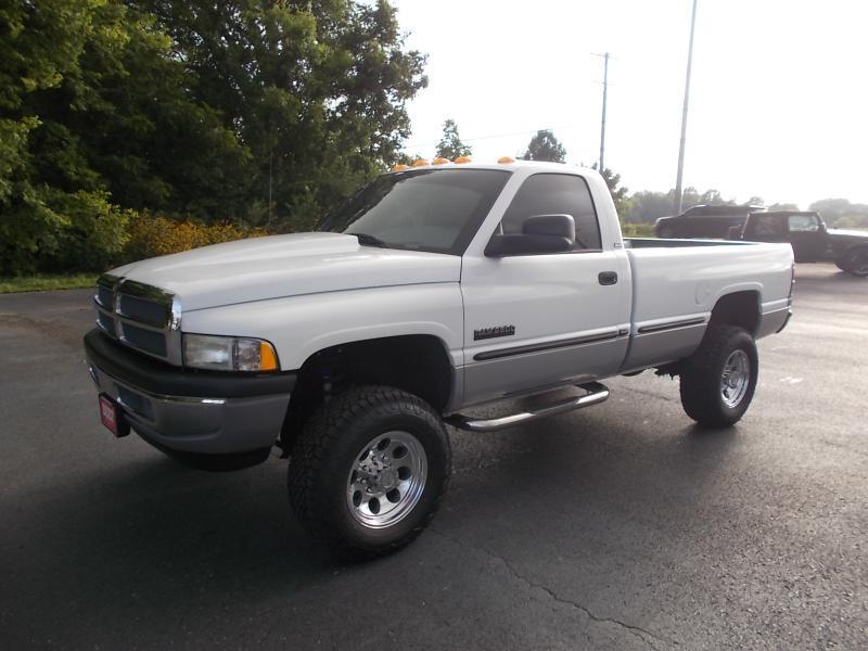 Dodge Ram 2500 2dr Reg Cab 135" WB HD 4WD 1998