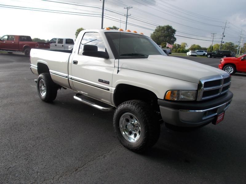 Dodge Ram 2500 2dr Reg Cab 135" WB HD 4WD 1998