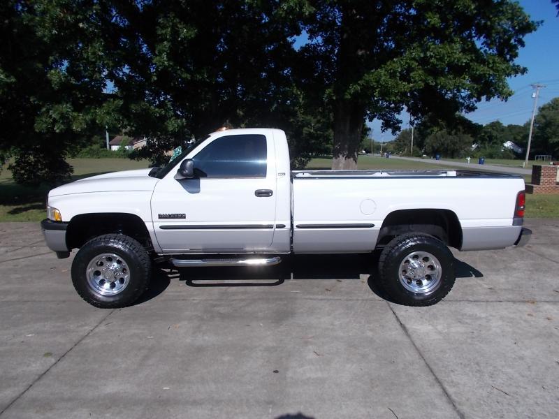 Dodge Ram 2500 2dr Reg Cab 135" WB HD 4WD 1998