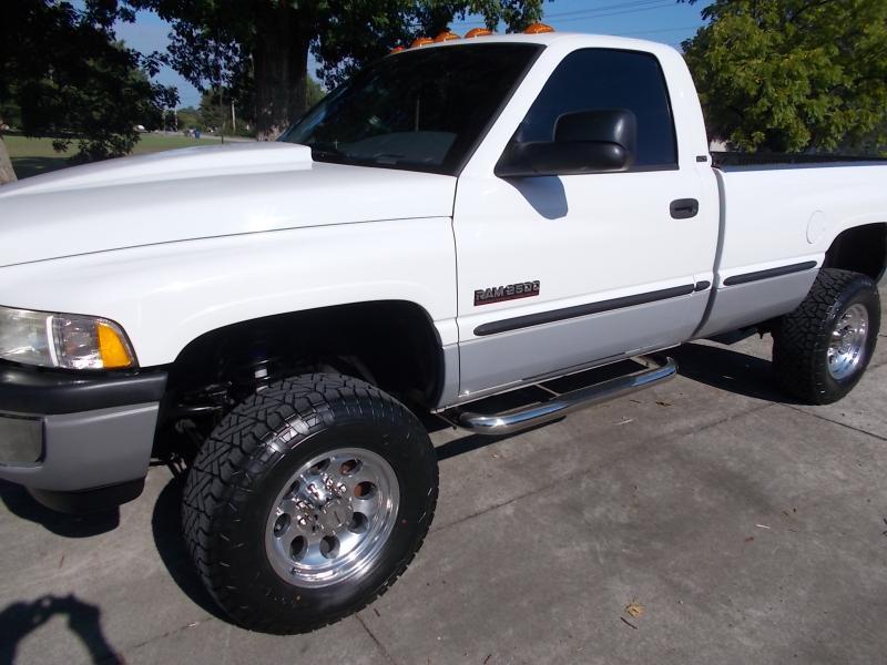 Dodge Ram 2500 2dr Reg Cab 135" WB HD 4WD 1998