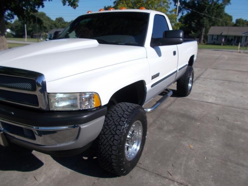 Dodge Ram 2500 2dr Reg Cab 135" WB HD 4WD 1998