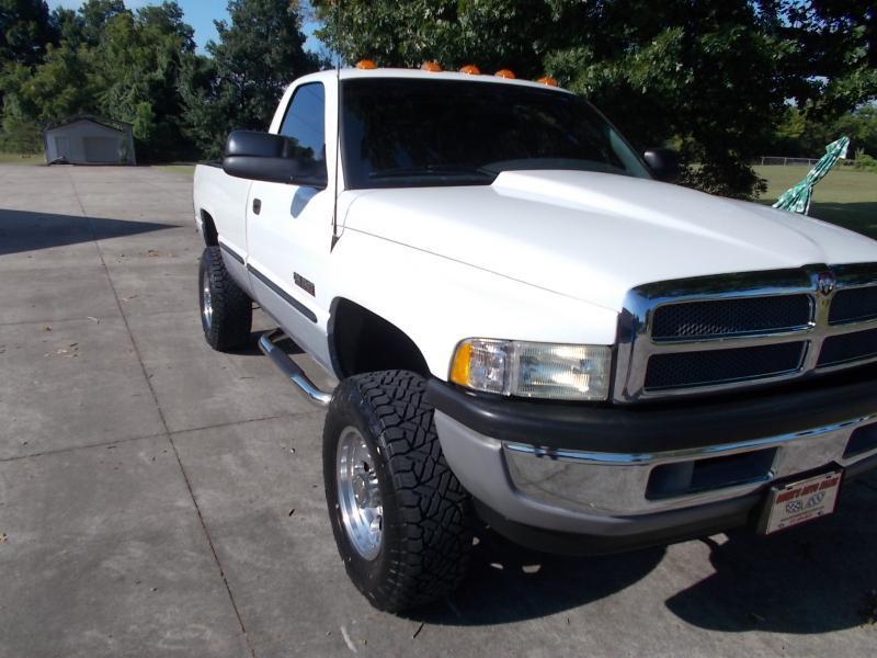 Dodge Ram 2500 2dr Reg Cab 135" WB HD 4WD 1998
