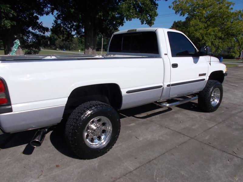 Dodge Ram 2500 2dr Reg Cab 135" WB HD 4WD 1998