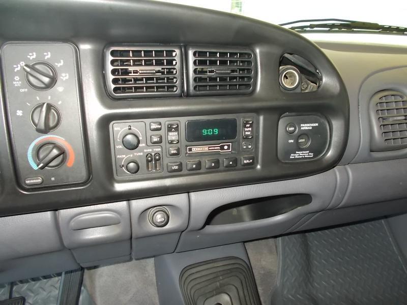 Dodge Ram 2500 2dr Reg Cab 135" WB HD 4WD 1998