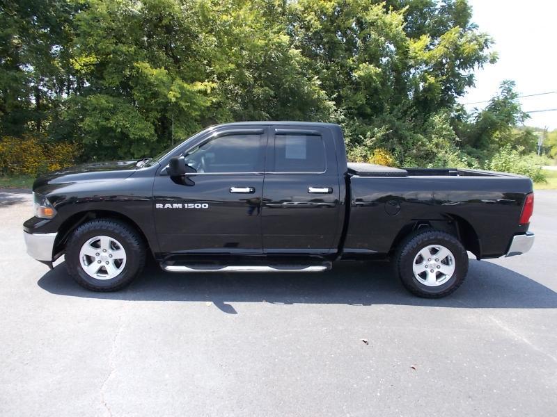 RAM 1500 4WD Quad Cab 140.5" SLT 2012