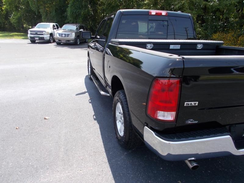 RAM 1500 4WD Quad Cab 140.5" SLT 2012