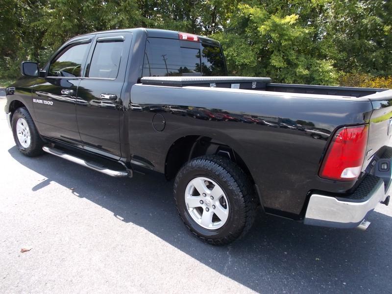 RAM 1500 4WD Quad Cab 140.5" SLT 2012