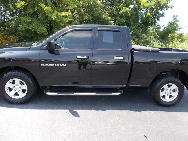 RAM 1500 4WD Quad Cab 140.5" SLT 2012
