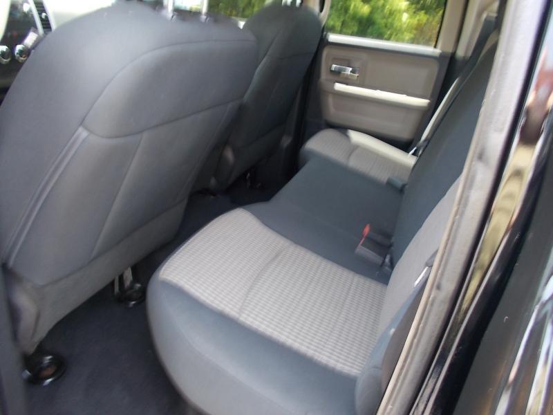 RAM 1500 4WD Quad Cab 140.5" SLT 2012
