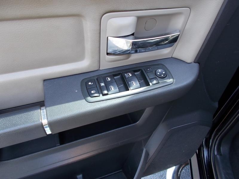 RAM 1500 4WD Quad Cab 140.5" SLT 2012