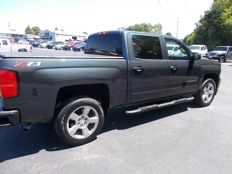 Chevrolet Silverado 1500 4WD Crew Cab 143.5" LT w/2LT 2018