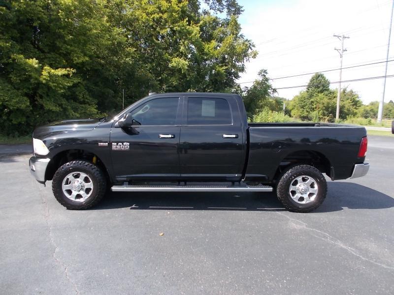 RAM 2500 Big Horn 4x4 Crew Cab 6'4" Box 2017