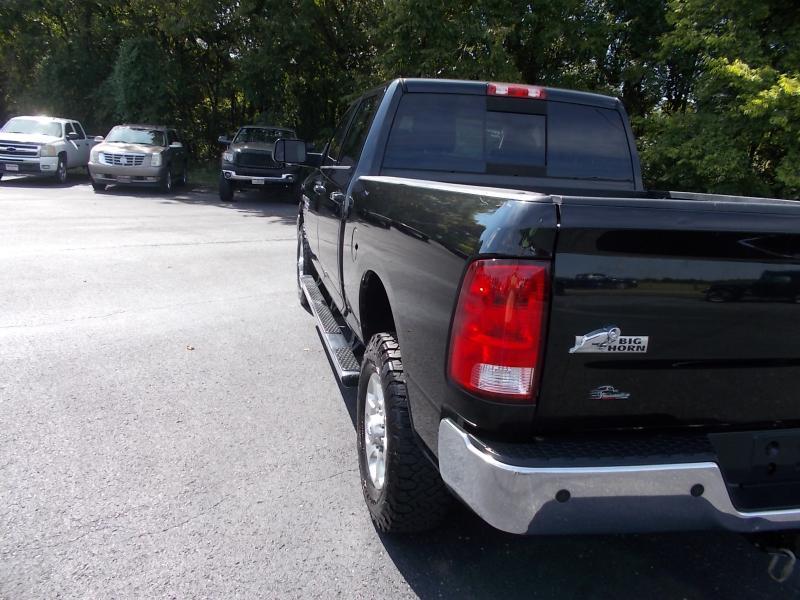 RAM 2500 Big Horn 4x4 Crew Cab 6'4" Box 2017
