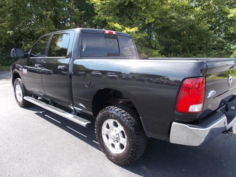 RAM 2500 Big Horn 4x4 Crew Cab 6'4" Box 2017
