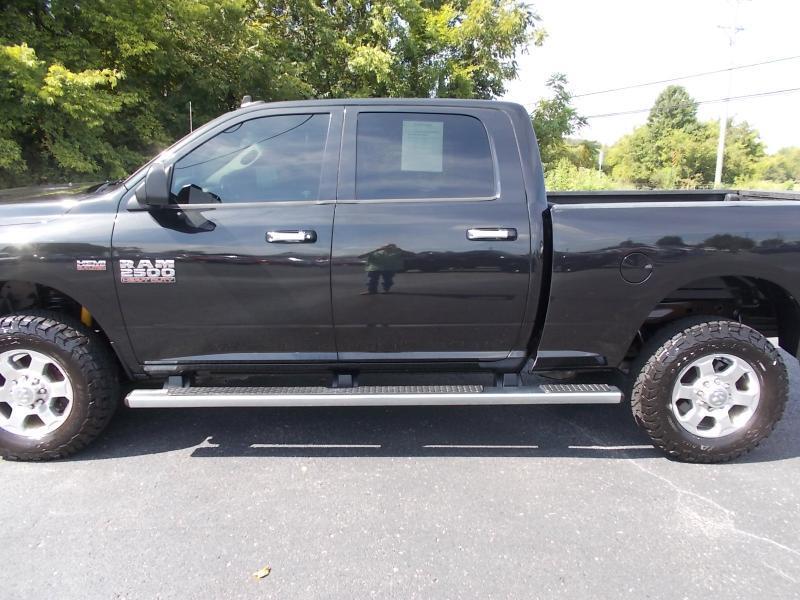 RAM 2500 Big Horn 4x4 Crew Cab 6'4" Box 2017