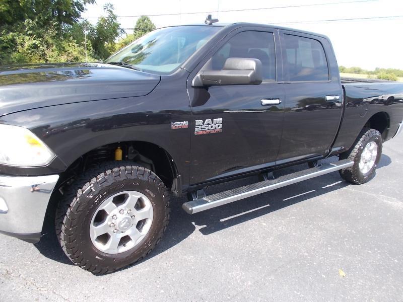 RAM 2500 Big Horn 4x4 Crew Cab 6'4" Box 2017