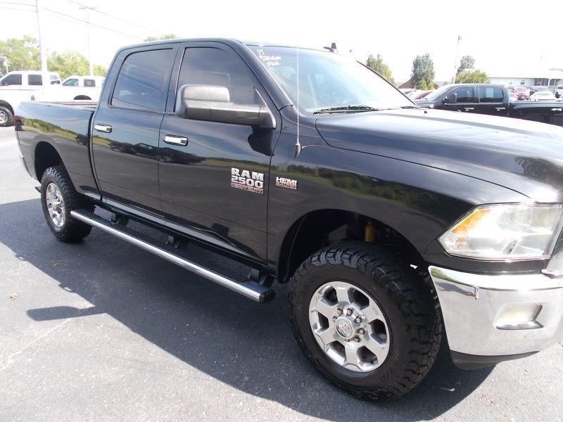 RAM 2500 Big Horn 4x4 Crew Cab 6'4" Box 2017