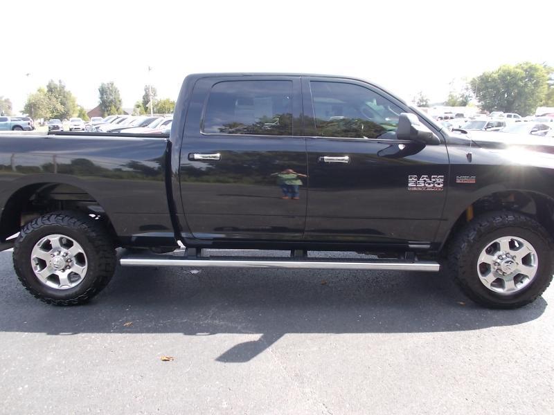 RAM 2500 Big Horn 4x4 Crew Cab 6'4" Box 2017