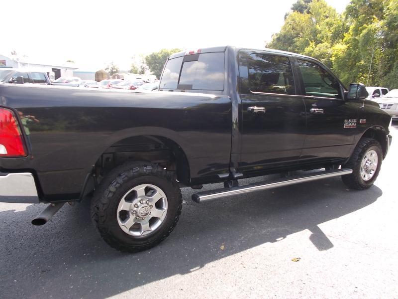 RAM 2500 Big Horn 4x4 Crew Cab 6'4" Box 2017