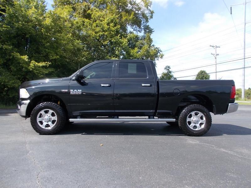 RAM 2500 Big Horn 4x4 Crew Cab 6'4" Box 2017