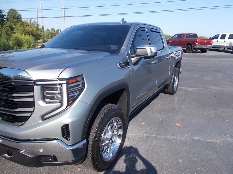 GMC Sierra 1500 4WD Crew Cab 147" SLT 2025