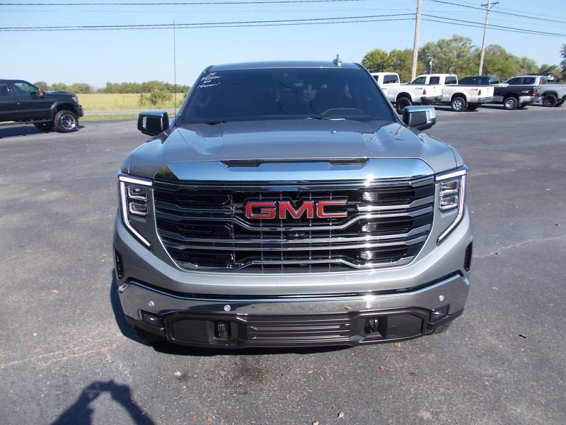 GMC Sierra 1500 4WD Crew Cab 147" SLT 2025