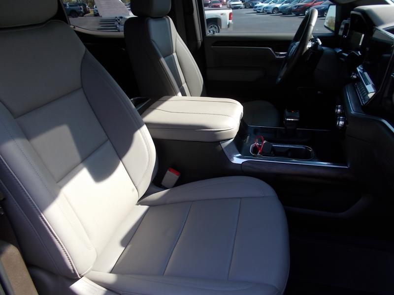 GMC Sierra 1500 4WD Crew Cab 147" SLT 2025