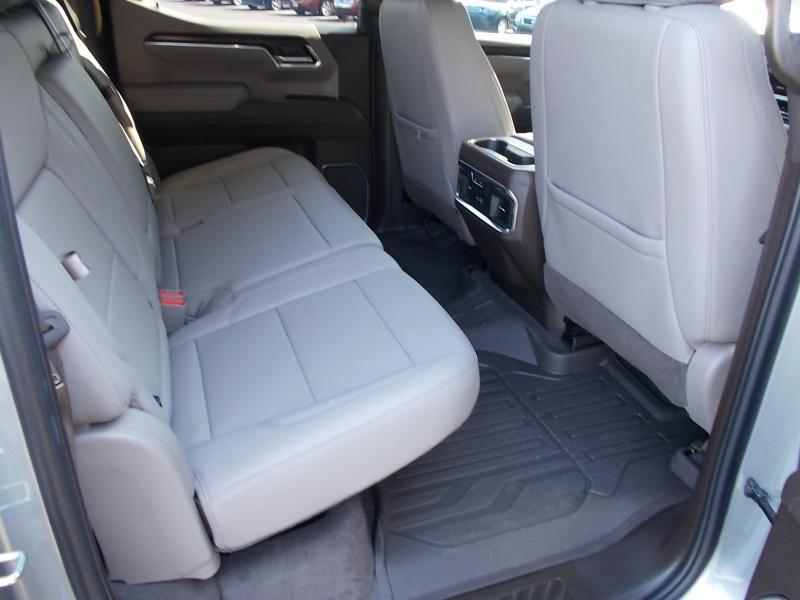 GMC Sierra 1500 4WD Crew Cab 147" SLT 2025