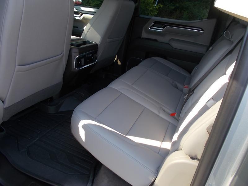 GMC Sierra 1500 4WD Crew Cab 147" SLT 2025