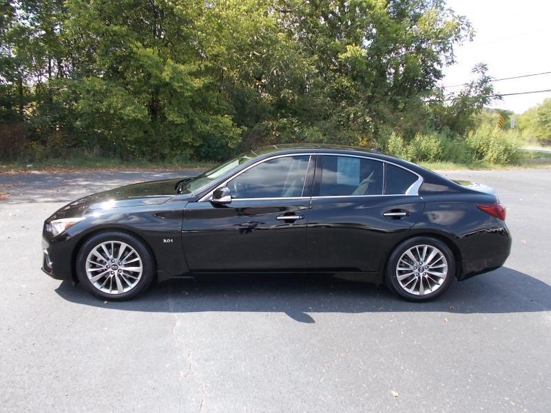 Infiniti Q50 3.0t LUXE RWD 2018