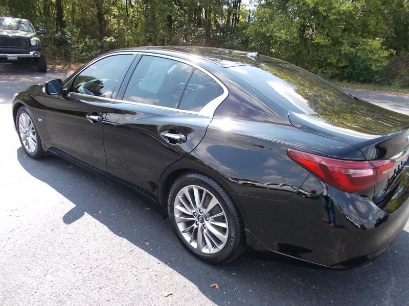 Infiniti Q50 3.0t LUXE RWD 2018