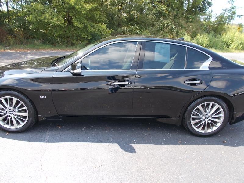 Infiniti Q50 3.0t LUXE RWD 2018