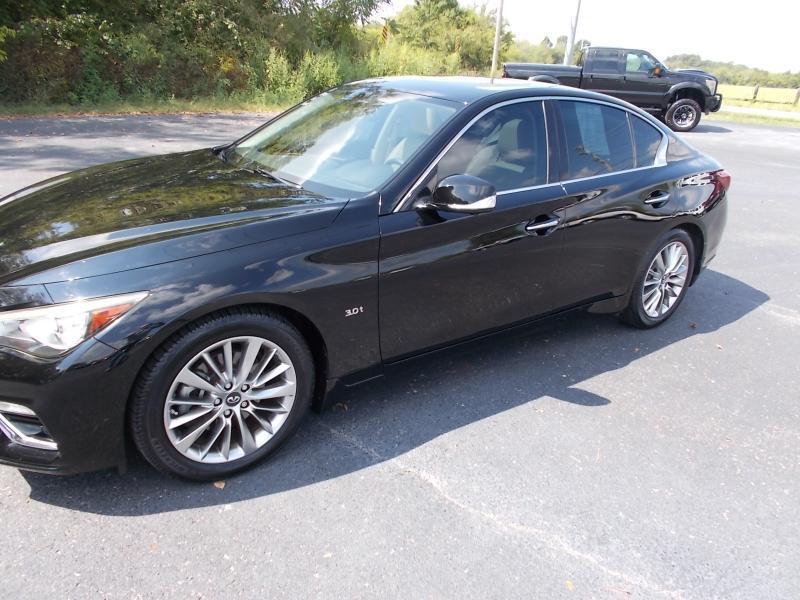 Infiniti Q50 3.0t LUXE RWD 2018