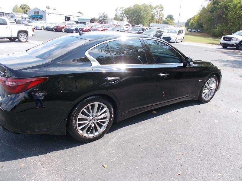 Infiniti Q50 3.0t LUXE RWD 2018