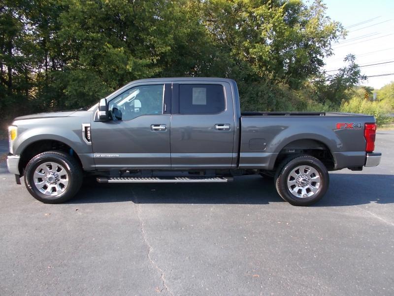 Ford Super Duty F-250 SRW Lariat 4WD Crew Cab 6.75' Box 2017