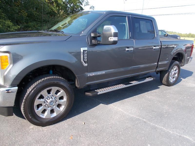 Ford Super Duty F-250 SRW Lariat 4WD Crew Cab 6.75' Box 2017