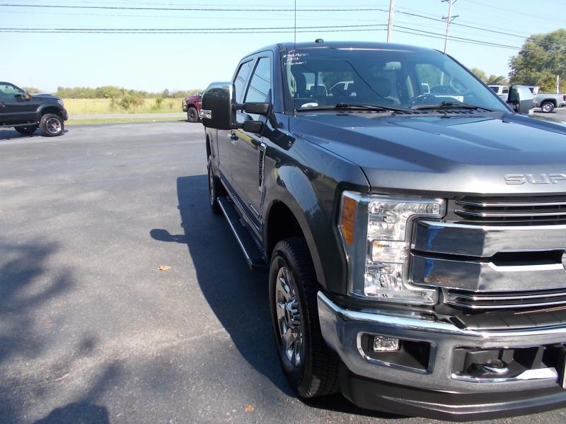 Ford Super Duty F-250 SRW Lariat 4WD Crew Cab 6.75' Box 2017