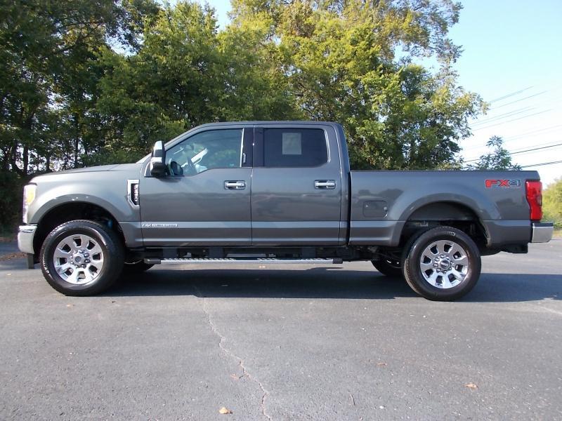 Ford Super Duty F-250 SRW Lariat 4WD Crew Cab 6.75' Box 2017
