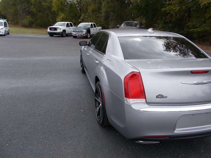 Chrysler 300 4dr Sdn Limited RWD 2015