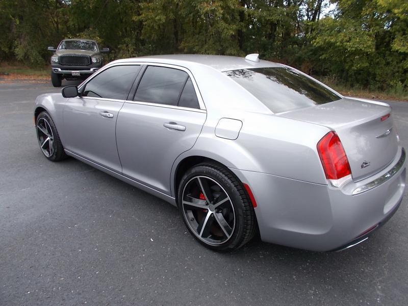Chrysler 300 4dr Sdn Limited RWD 2015