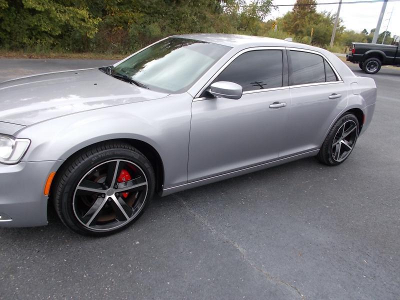 Chrysler 300 4dr Sdn Limited RWD 2015