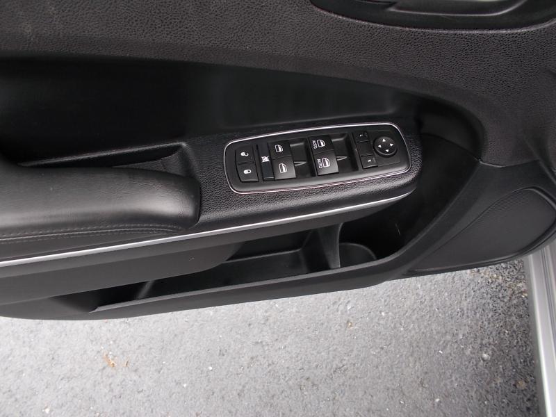 Chrysler 300 4dr Sdn Limited RWD 2015