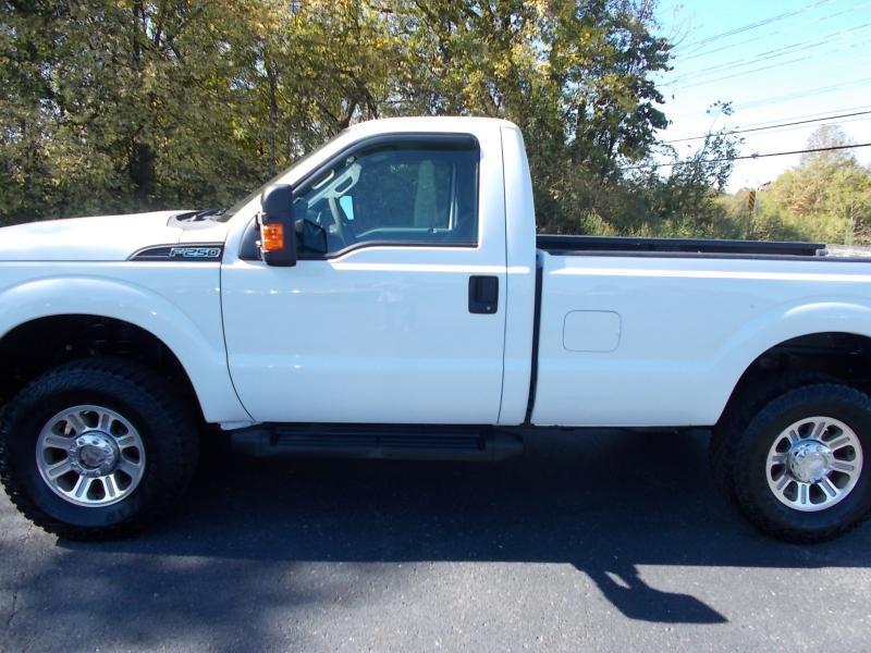 Ford Super Duty F-250 SRW 4WD Reg Cab 137" XL 2012