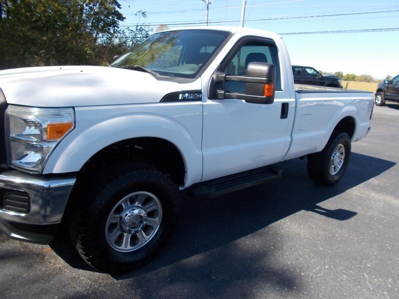 Ford Super Duty F-250 SRW 4WD Reg Cab 137" XL 2012